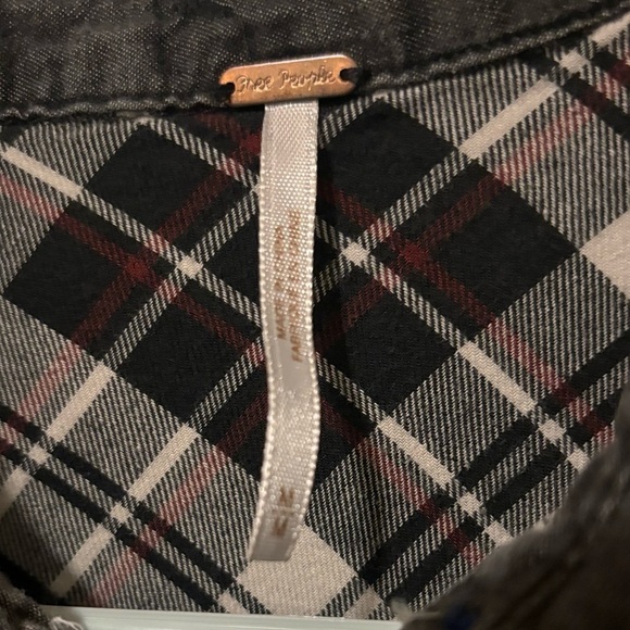 Free people size medium women’s button up collar short grey with floral - Picture 7 of 7